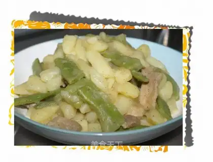 Braised potatoes and peas
