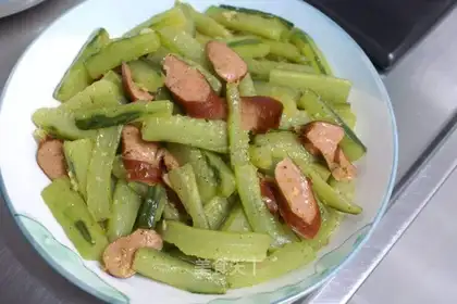 stir-fried crispy sausage with cucumber