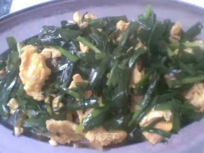 Scrambled eggs with leeks