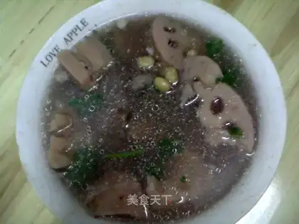 Dragon bone stewed lotus root soup