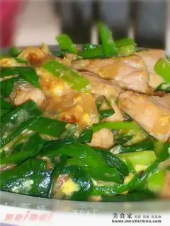 stir-fried pork and spring onions