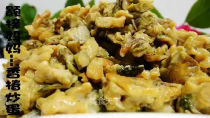 Scrambled eggs with Chinese toon