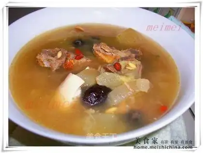 Stewed pork bones with cucumber