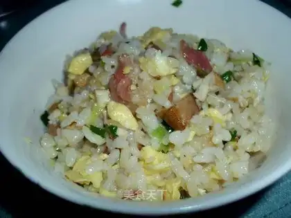 Fried rice with shredded ham with golden fire