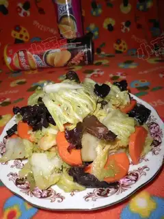 shredded cabbage