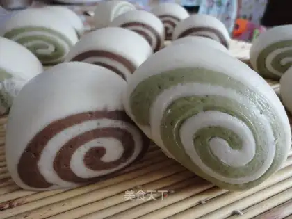 Matcha cocoa steamed buns