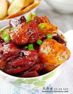 Chicken, small potato paste cake