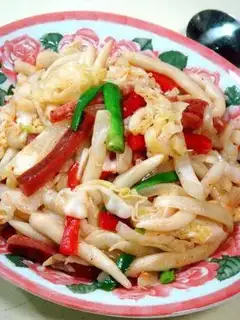 Fried noodles with cabbage and fish