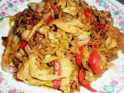 Fried mutton slices with green onion