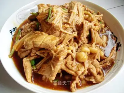 Stir fried pork slices with mushroom