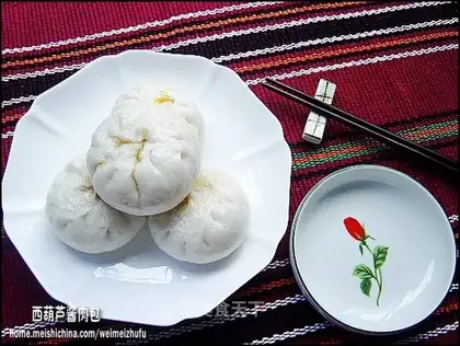 Zucchini sauce pork bun