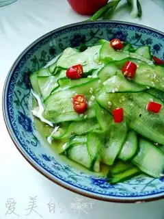 Sauce cucumber slices