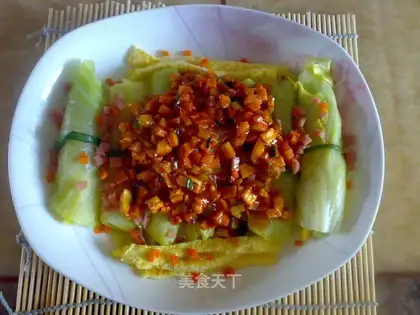 Assorted vermicelli and cabbage rolls