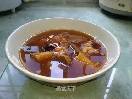 Porcine bone soup with kudzu