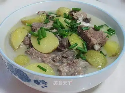 Stewed pork ribs with potatoes