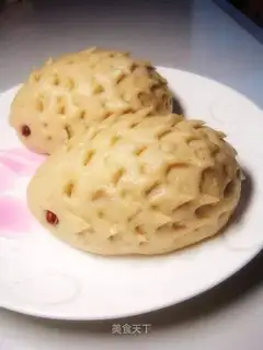 Whole-wheat bean paste hedgehog buns