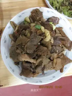 stir-fried wild dried mushrooms with pork belly