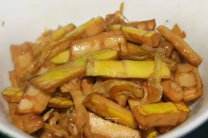 Braised bamboo shoots in oil