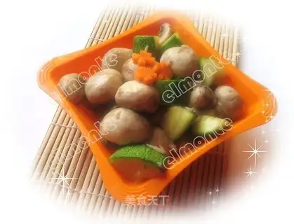 stir-fried mushrooms with zucchini