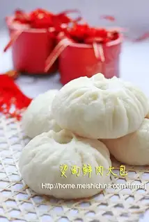 Hot noodles, fresh meat, big buns