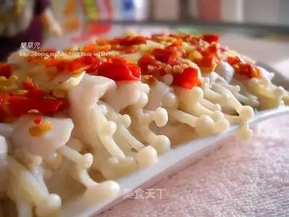 Golden fish roll with chopped pepper
