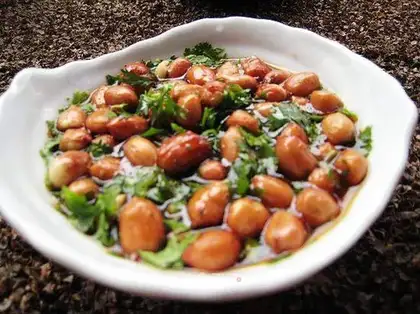 Peanut mixed with vinegar