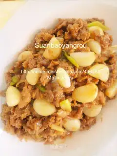Fried mutton slices with garlic