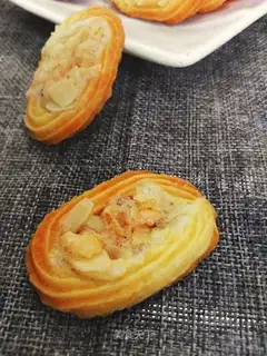 Roman shield cookies