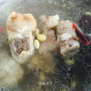 Pork-toe beans