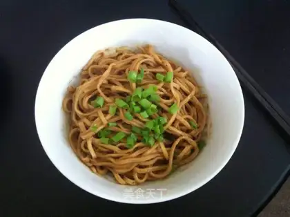 Hot dry noodles