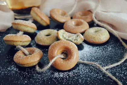 Red tea donut cake