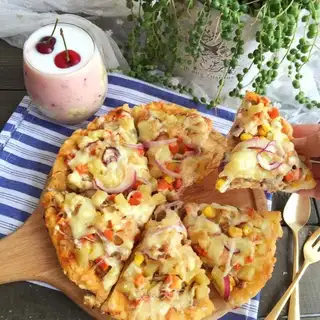 Tuna pizza