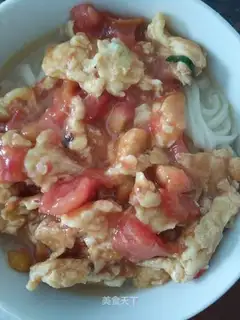 Eggs and tomato noodles