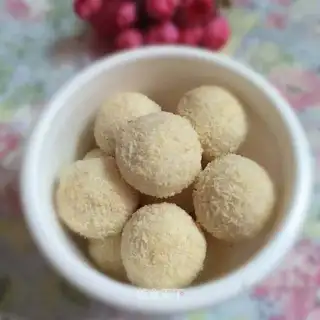 Protein coconut ball