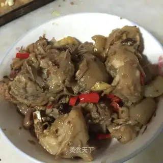 Red burning of pigs' feet