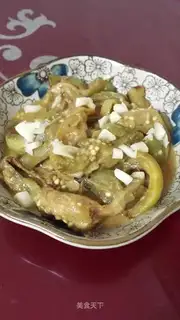 A flat pan with a cold hand tore