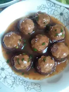 Guests make mushrooms