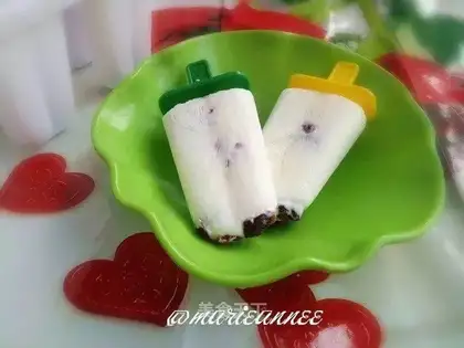 Cranberry ice cream