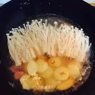 Gold pins, tofu soup