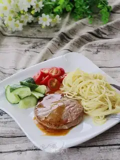 Black pepper steak noodles