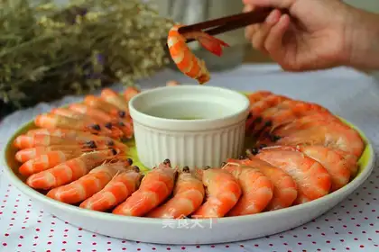 Shrimp with garlic white