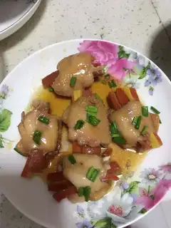 Chicken wings, carrots