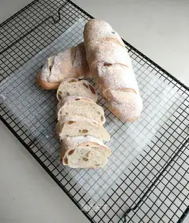 All-eat raisin bread