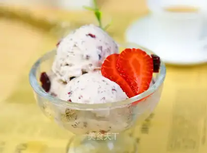 Cranberry cream ice cream