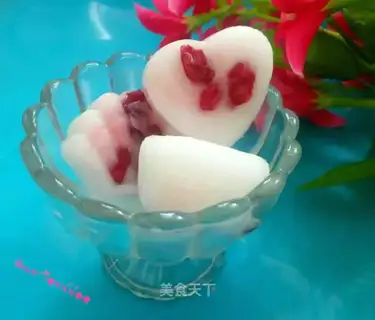 Cranberry milk ice