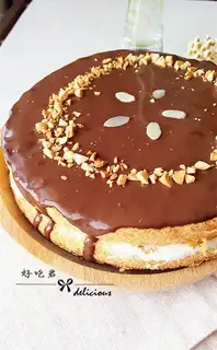 Chocolate noodle cake