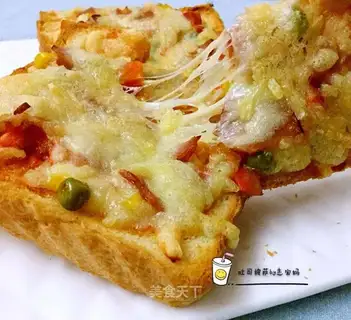 Toast bacon pizza