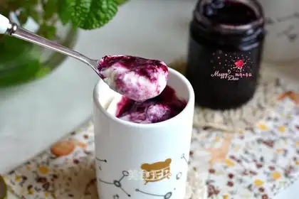 Blueberry yogurt