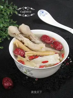 Herbal chicken claw soup