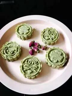 Green bean cake